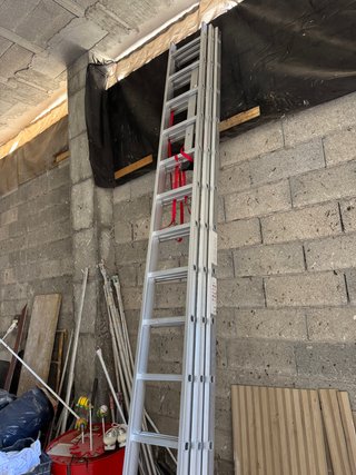 Escalera de aluminio plegable