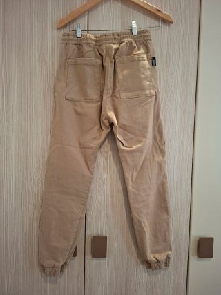 Pantalones cargo beige hombre