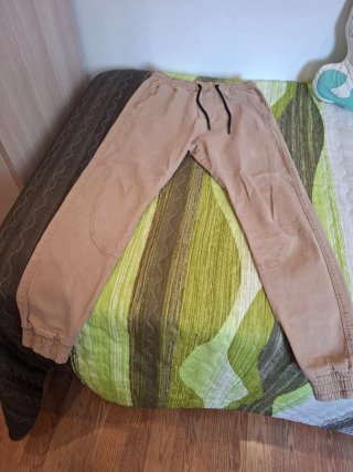 Pantalones cargo beige hombre