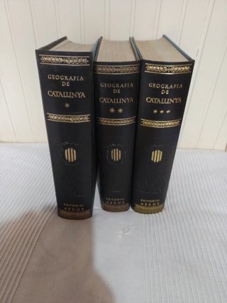 Tres tomos libros de geografía de Catalunya