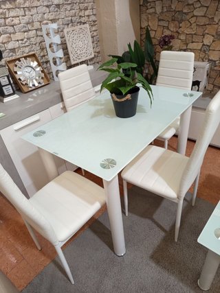 Comedor completo mesa cristal y 4 sillas