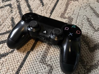 PS4 (PlayStation 4) + 2 Mandos + Refrigeración