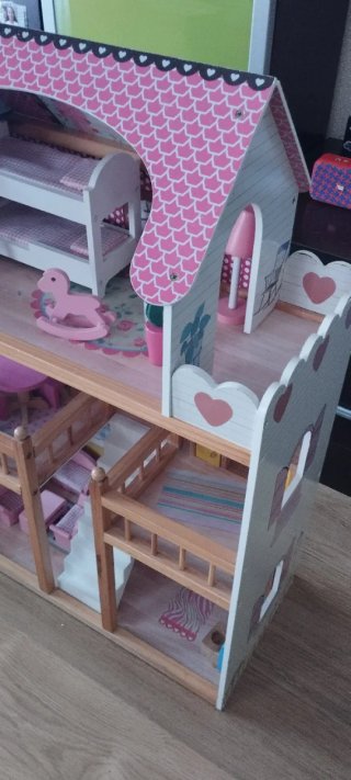Casa de muñecas de madera