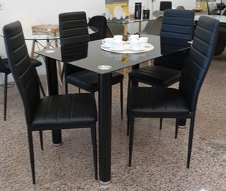 Mesa· comedor + ·4 sillas, Negras, Cómodas. Oferta