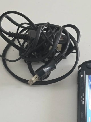 Sony PSP Nera + Caricatore + Gioco