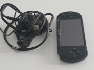 Sony PSP Nera + Caricatore + Gioco