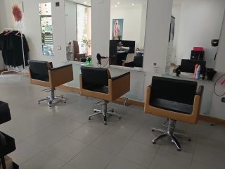 Vendo mobiliario de peluquería por cierre de negoc
