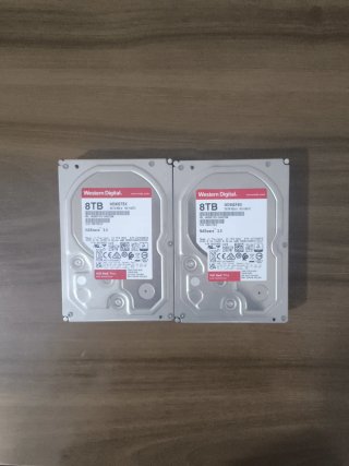 2x Western Digital 8TB WD80EFBX