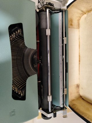 Máquina de escribir Olivetti portátil