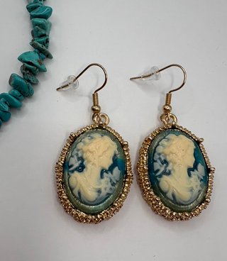 Set gioielli collana + orecchini cammeo azzurro