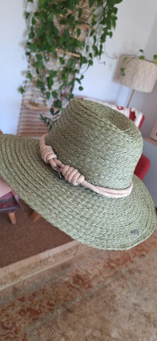 Sombrero de sol tejido verde