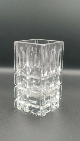 Elegante Jarrón de Cristal