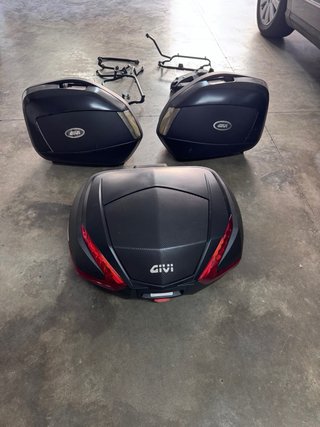 Maletas Moto Givi Negras y Rojas