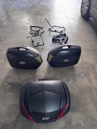 Maletas Moto Givi Negras y Rojas