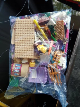 Mas de 2 kilos de piezas de construcción