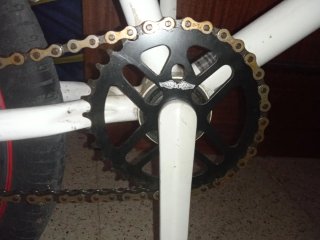 Bicicleta BMX GT Blanca y roja Todo de serie
