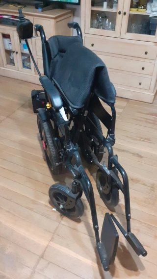 Silla de ruedas motorizada