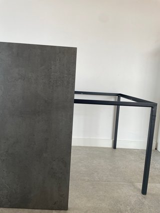 Mesa auxiliar IKEA negra-gris