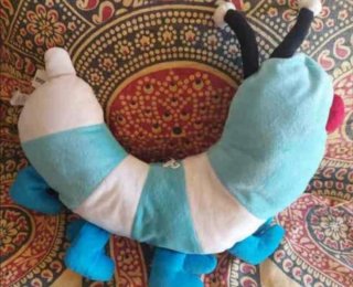 Cojín Peluche Gusano Azul y Blanco