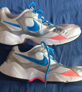 Zapatillas Nike Air Azules y Plateadas
