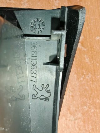 Tapa y base apoyabrazos Peugeot 308