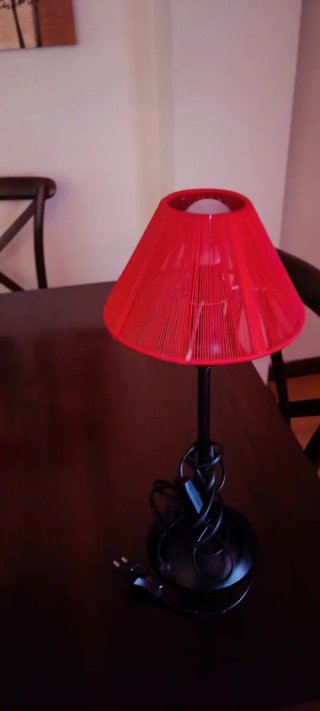 Lámpara de mesa roja y negra con bombilla incluida