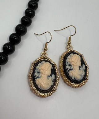 Set gioielli collana + orecchini cammeo nero