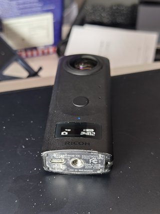 Ricoh Theta Z1 Cámara 360 + Funda