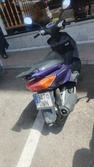 Yamaha Cygnus X Scooter Negra/Morada