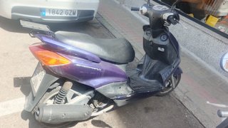 Yamaha Cygnus X Scooter Negra/Morada
