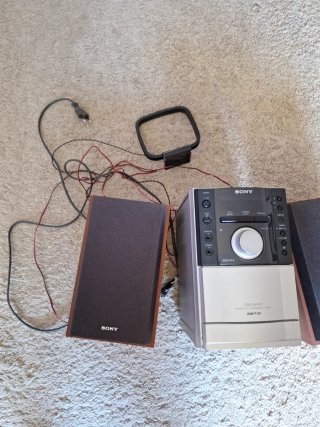 Equipo de música Sony CD/Caset/Radio + 2 altavoces
