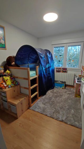 Habitación infantil litera Kura + juguetero trofas