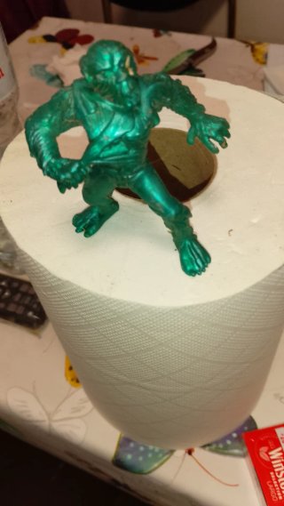 Figura de juguete verde brillante