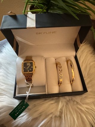 Set de Reloj y Pulseras Skyline dorado