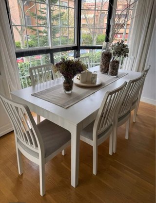Mesa de comedor blanca con 6 sillas