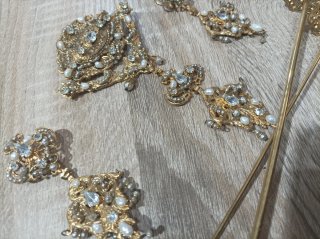 Aderezo de oro con perlas y piedras INCOMPLETO