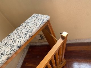 Cubre radiador de madera y mármol