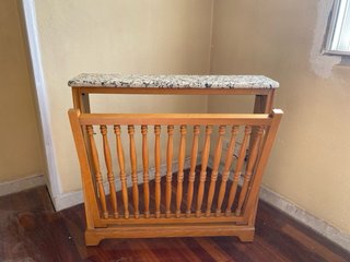 Cubre radiador de madera y mármol