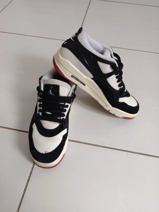 Zapatillas Jordan Negras y Blancas