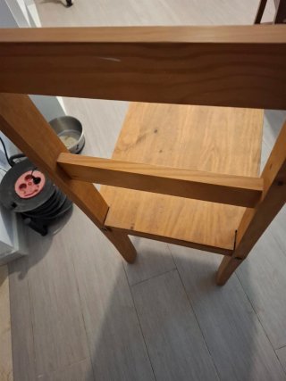 2 Sillas de Madera Marrón NO SE HACE ENVIOS