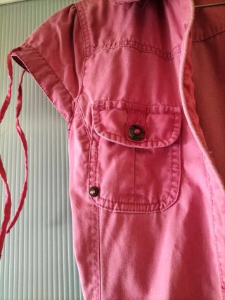 Casaca rosa con cinturón