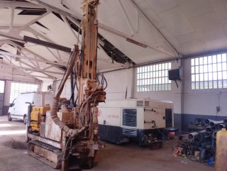 Máquina perforadora de pozos