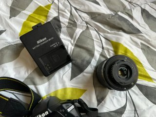 Cámara Nikon D3300 + Lente + Cargador + funda