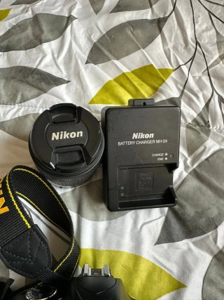 Cámara Nikon D3300 + Lente + Cargador + funda