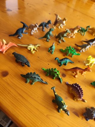 Lote de dinosaurios de juguete