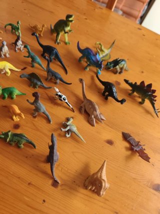 Lote de dinosaurios de juguete