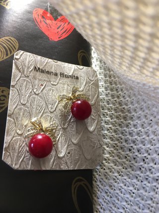 Pendientes Perlas Rojas y circonitas. Graduacion