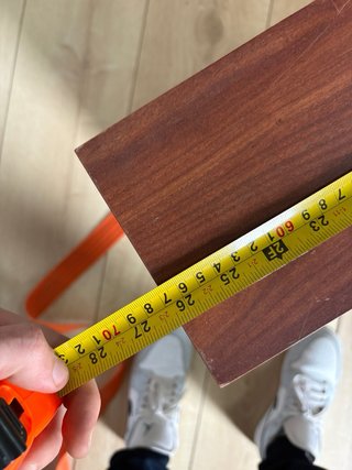 Estantería de madera marrón
