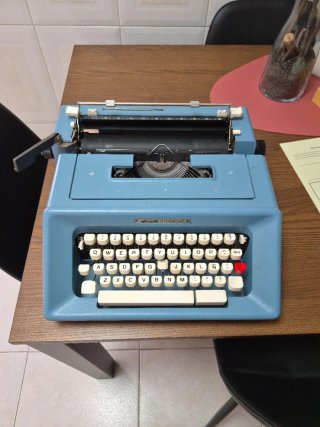 Máquina de escribir Olivetti Studio 46 Azul