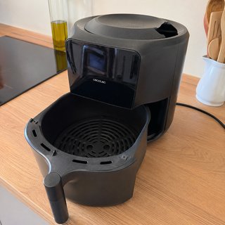 Freidora aire Cecotec 5,5L con dispensador aceite